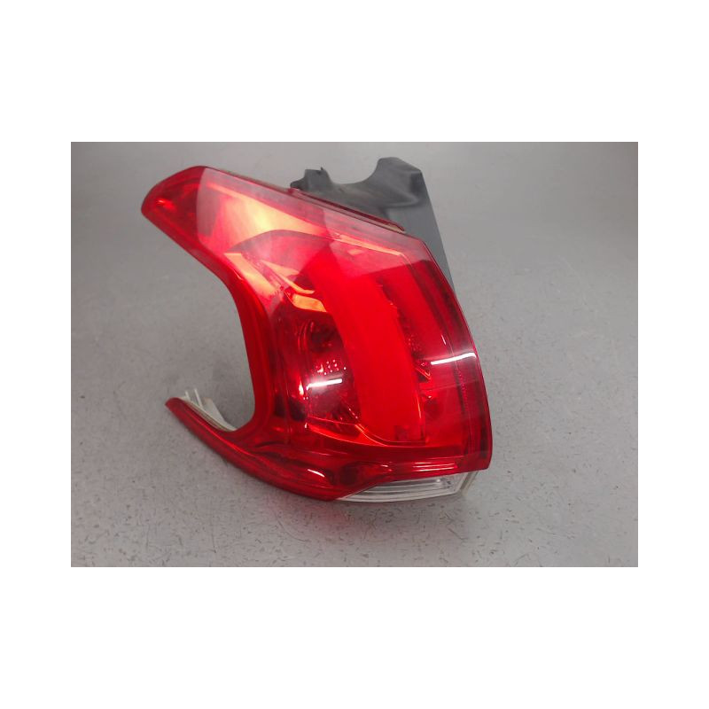 FEU ARRIERE GAUCHE  PEUGEOT 2008