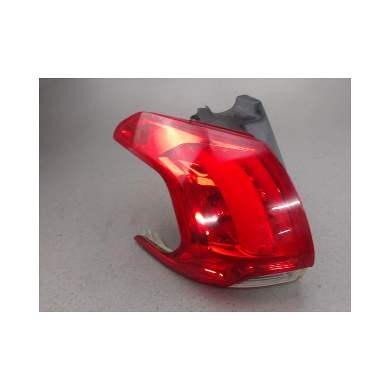 FEU ARRIERE GAUCHE  PEUGEOT 2008