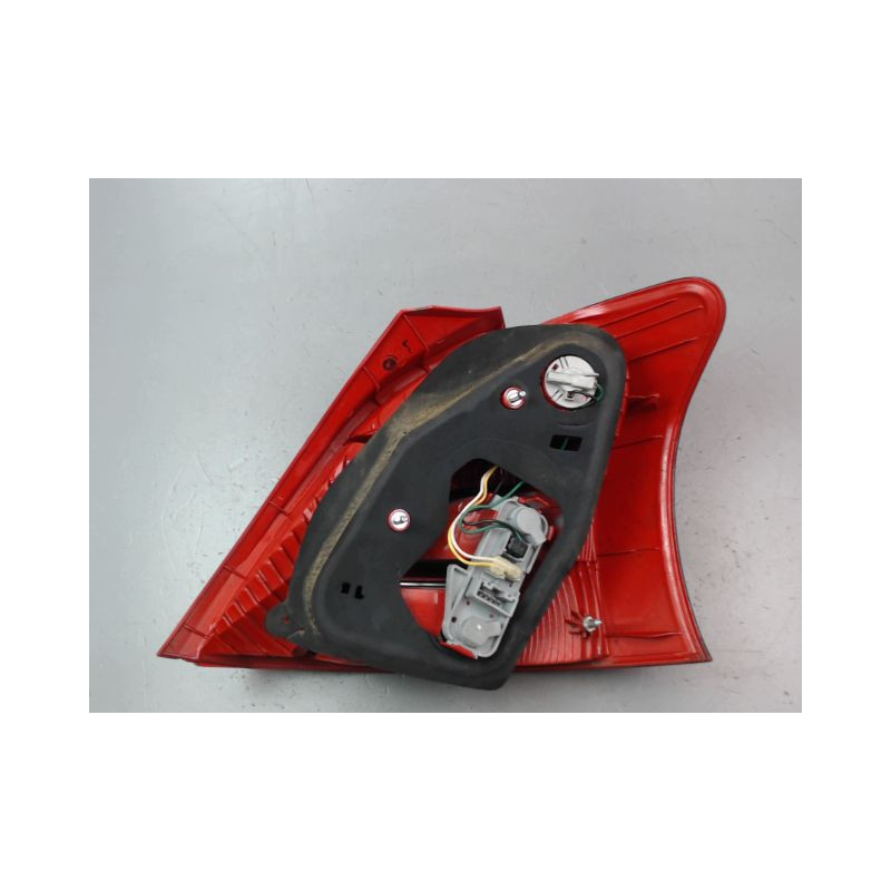 FEU ARRIERE GAUCHE  TOYOTA YARIS II Phase 1 2005-2009