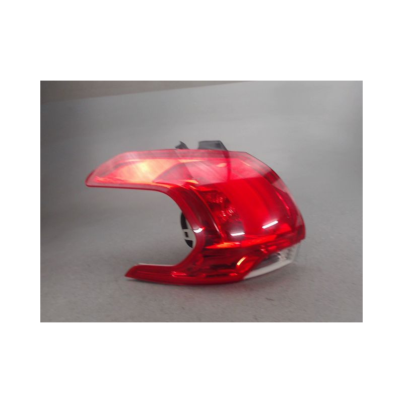FEU ARRIERE GAUCHE  PEUGEOT 2008