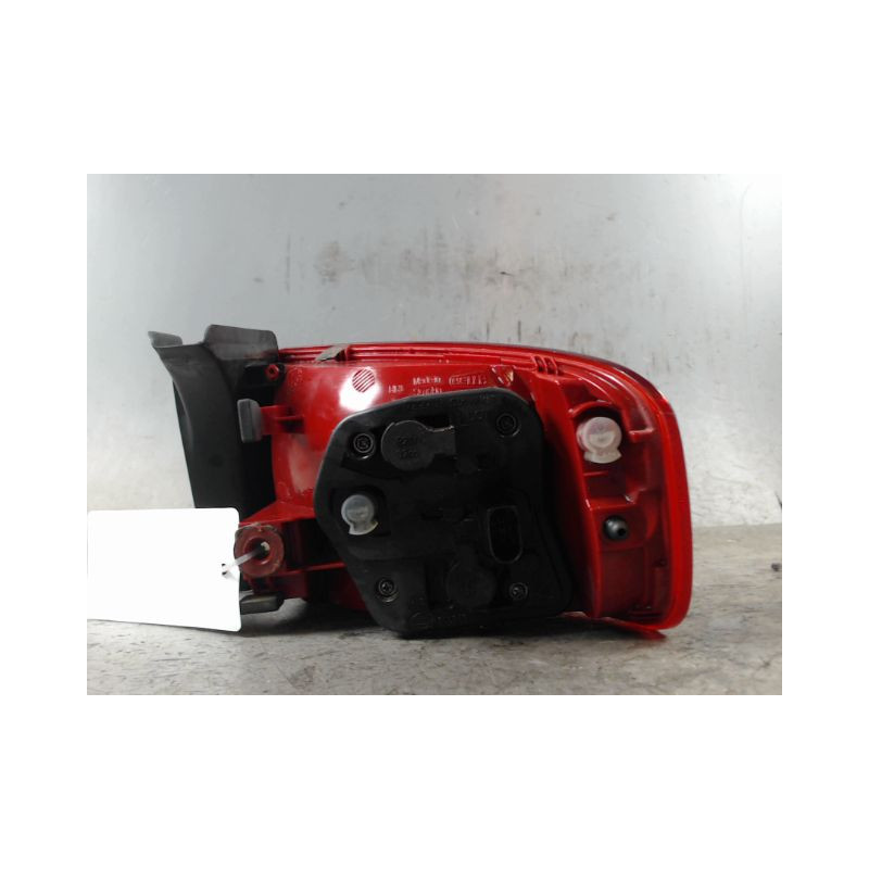 FEU ARRIERE GAUCHE  AUDI A4 2008-