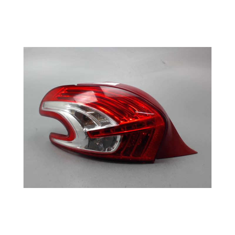 FEU ARRIERE GAUCHE  PEUGEOT 208 Phase 1 2012-...