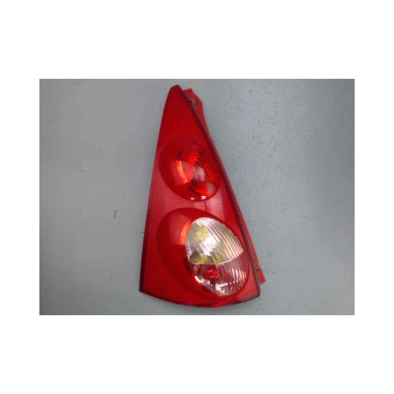FEU ARRIERE GAUCHE  PEUGEOT 107