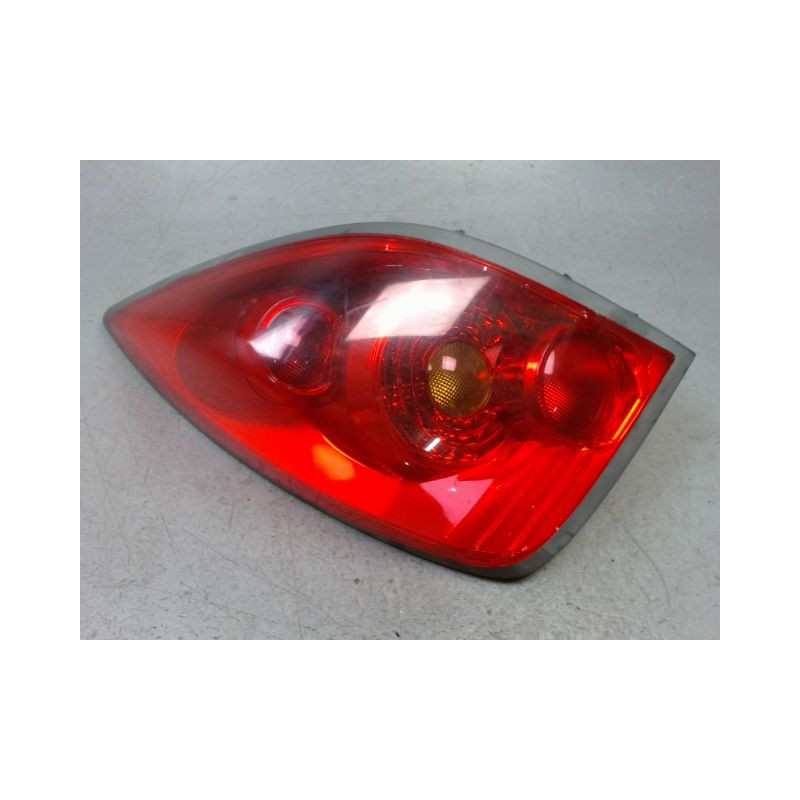 FEU ARRIERE GAUCHE  NISSAN PRIMERA 2002-