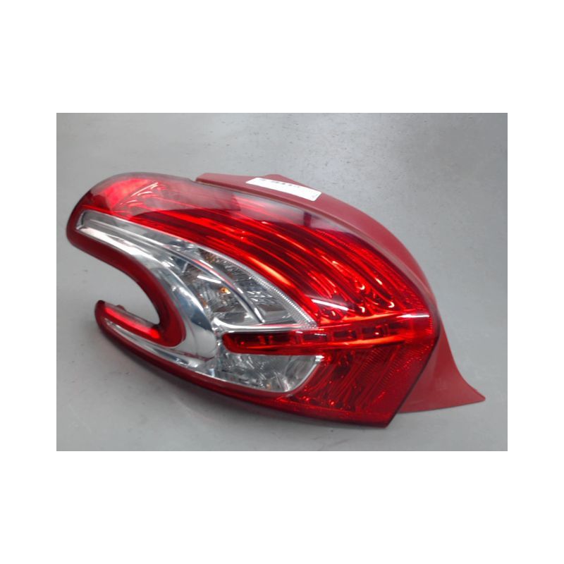 FEU ARRIERE GAUCHE  PEUGEOT 208