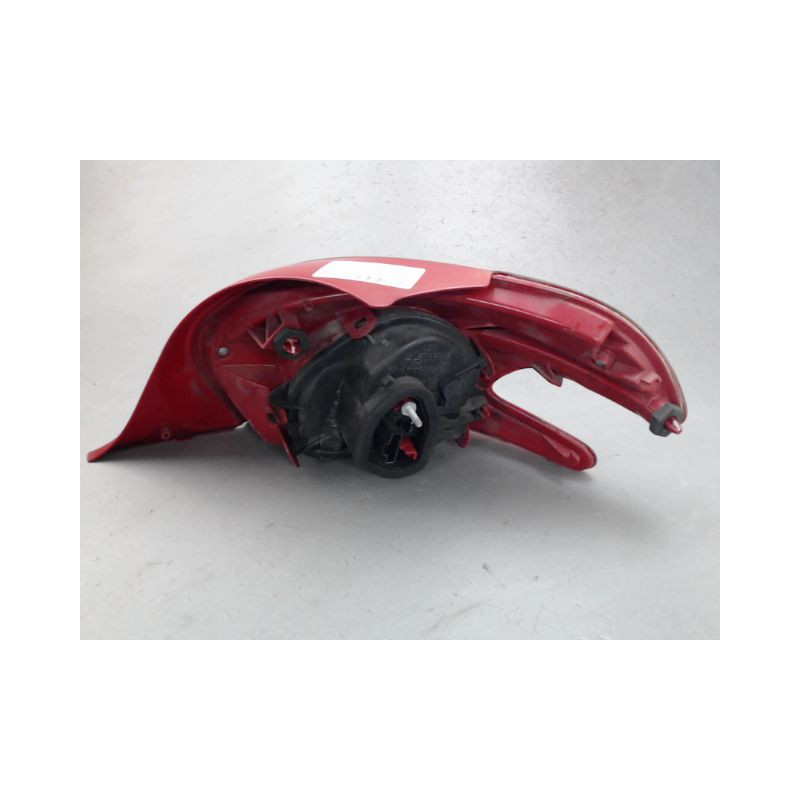 FEU ARRIERE GAUCHE  PEUGEOT 208
