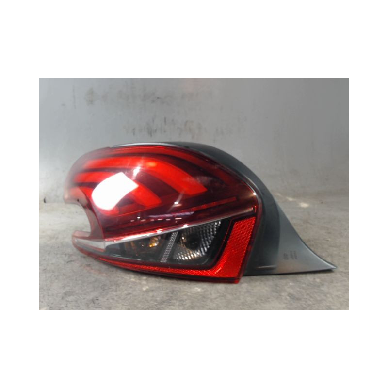 FEU ARRIERE GAUCHE  PEUGEOT 208