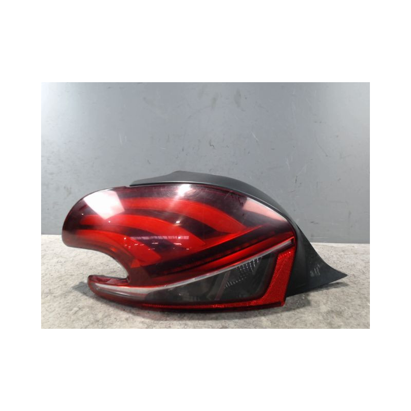 FEU ARRIERE GAUCHE  PEUGEOT 208