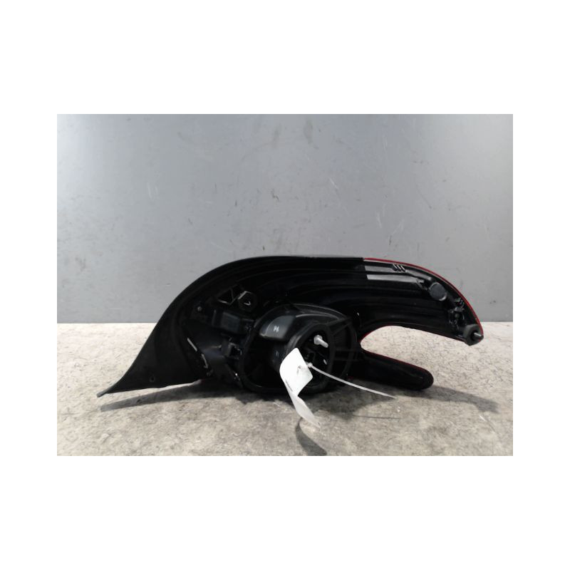 FEU ARRIERE GAUCHE  PEUGEOT 208