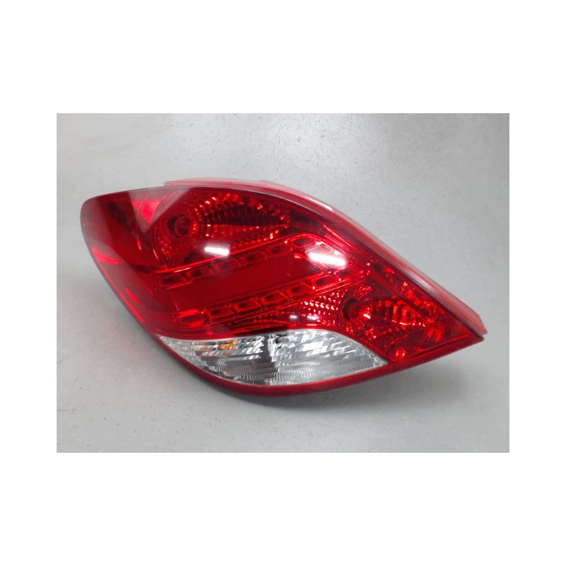FEU ARRIERE GAUCHE  PEUGEOT 207