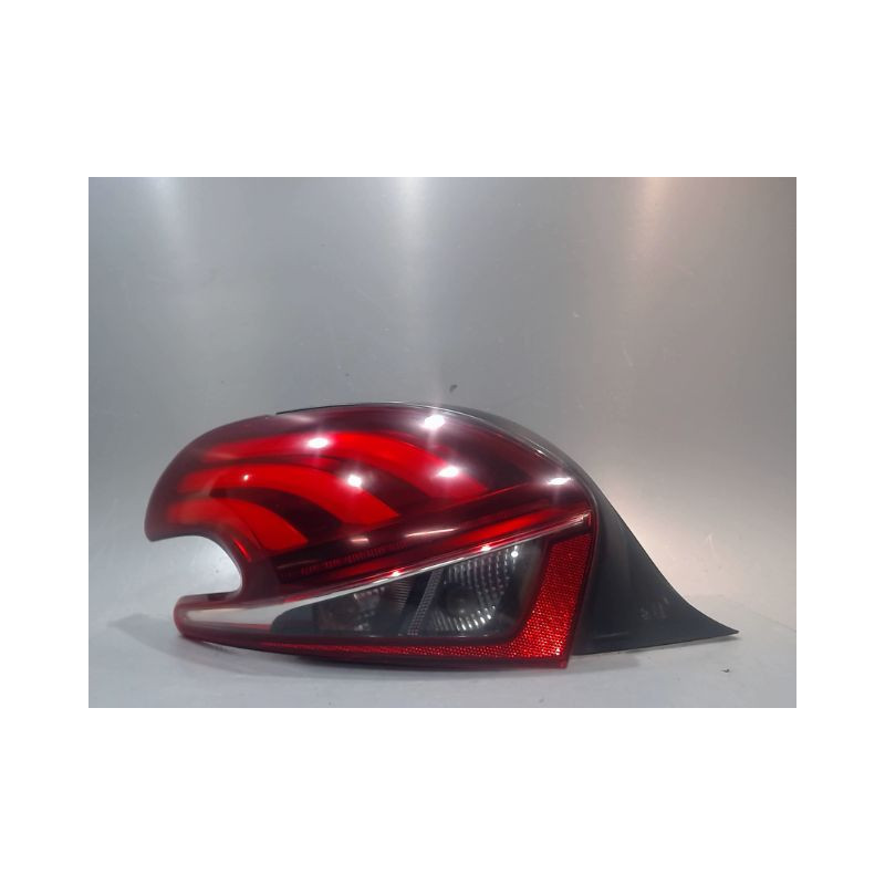 FEU ARRIERE GAUCHE  PEUGEOT 208