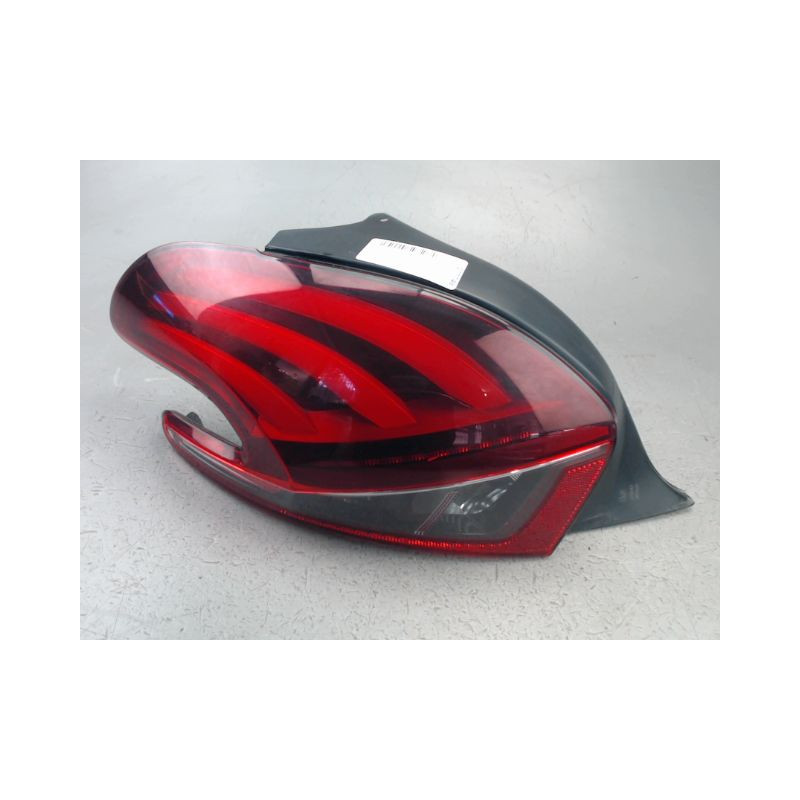 FEU ARRIERE GAUCHE  PEUGEOT 208