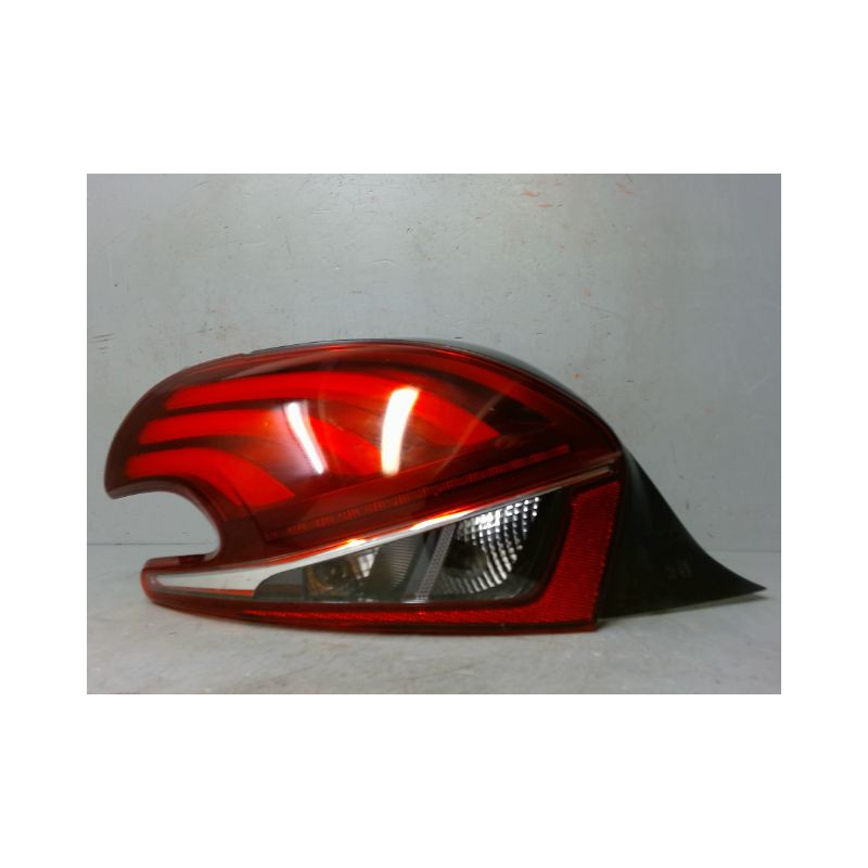 FEU ARRIERE GAUCHE  PEUGEOT 208