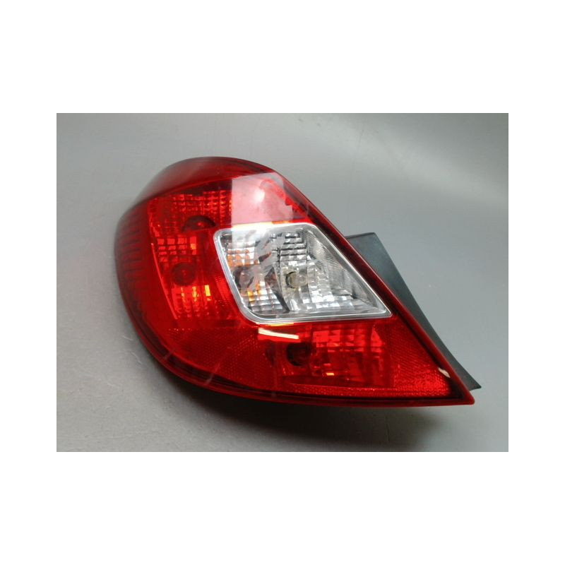 FEU ARRIERE GAUCHE  OPEL CORSA