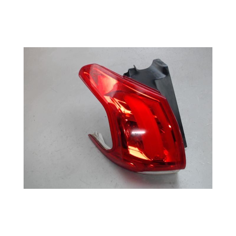 FEU ARRIERE GAUCHE  PEUGEOT 2008