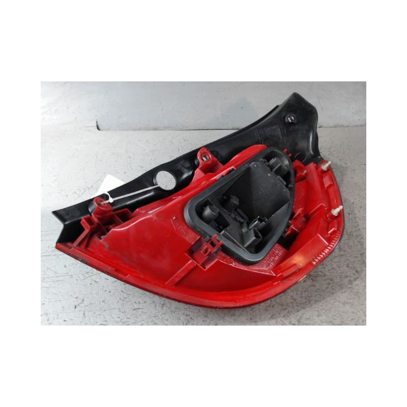 FEU ARRIERE GAUCHE  RENAULT CLIO III 2009-