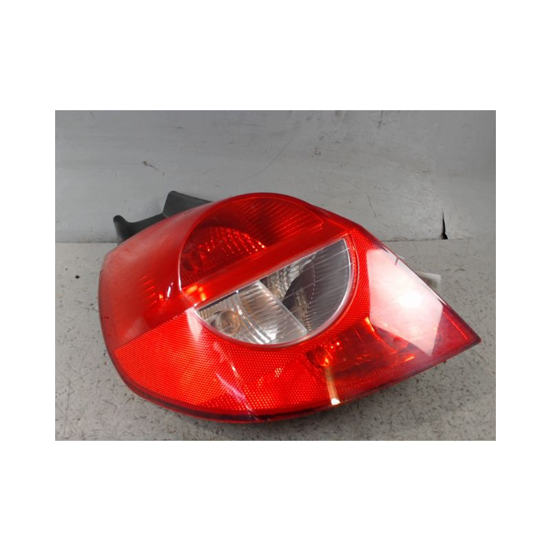 FEU ARRIERE GAUCHE  RENAULT CLIO III 2005-