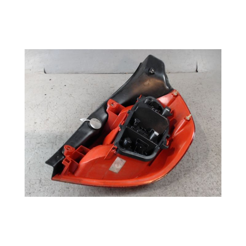 FEU ARRIERE GAUCHE  RENAULT CLIO III 2005-
