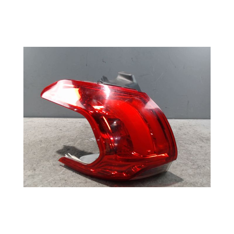 FEU ARRIERE GAUCHE  PEUGEOT 2008