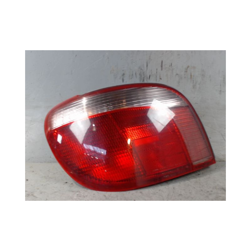 FEU ARRIERE GAUCHE  TOYOTA YARIS -2003