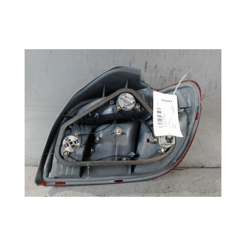 FEU ARRIERE GAUCHE  TOYOTA YARIS -2003