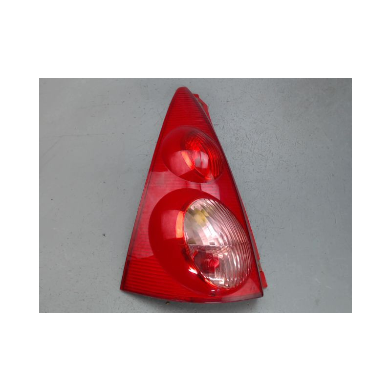 FEU ARRIERE GAUCHE  PEUGEOT 107