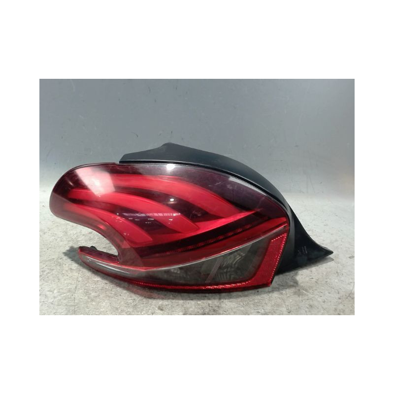 FEU ARRIERE GAUCHE  PEUGEOT 208