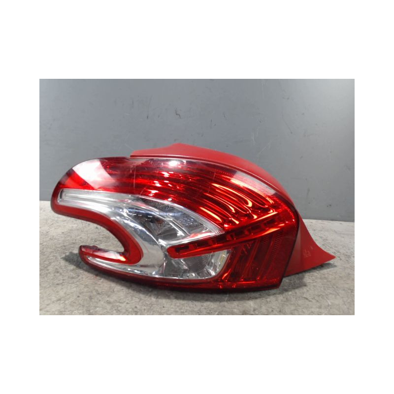 FEU ARRIERE GAUCHE  PEUGEOT 208