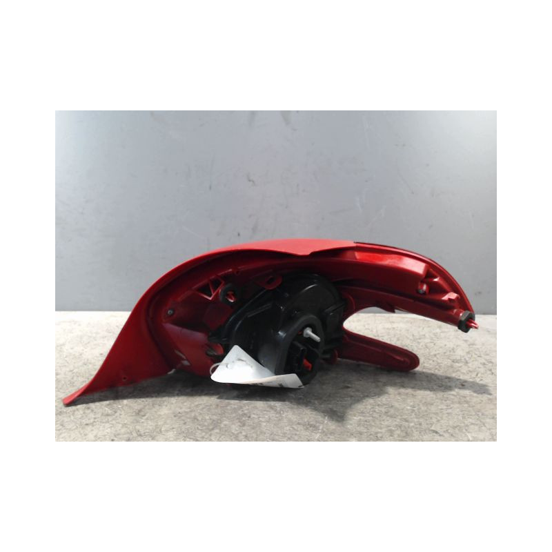 FEU ARRIERE GAUCHE  PEUGEOT 208