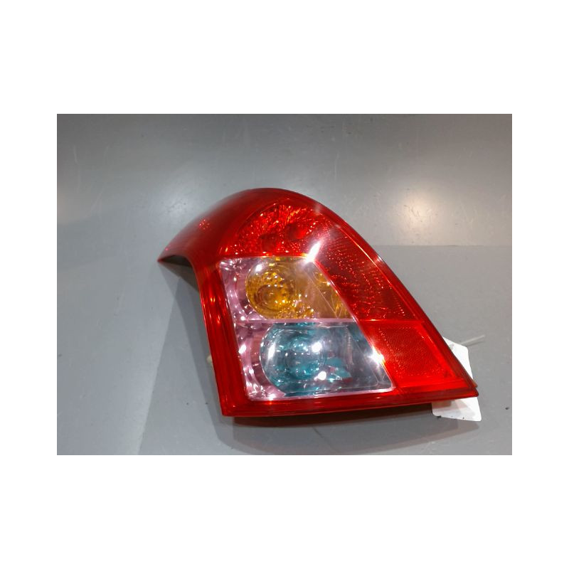 FEU ARRIERE GAUCHE  SUZUKI SWIFT