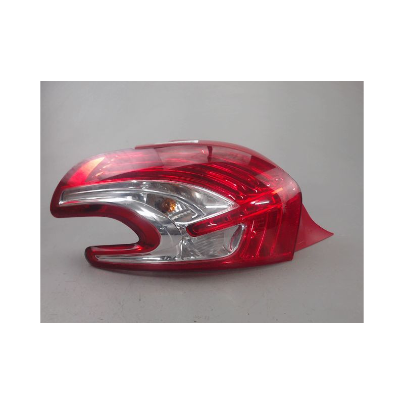 FEU ARRIERE GAUCHE  PEUGEOT 208
