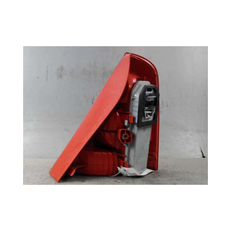 FEU ARRIERE GAUCHE  RENAULT CLIO II PH.2 01-06