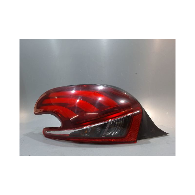 FEU ARRIERE GAUCHE  PEUGEOT 208