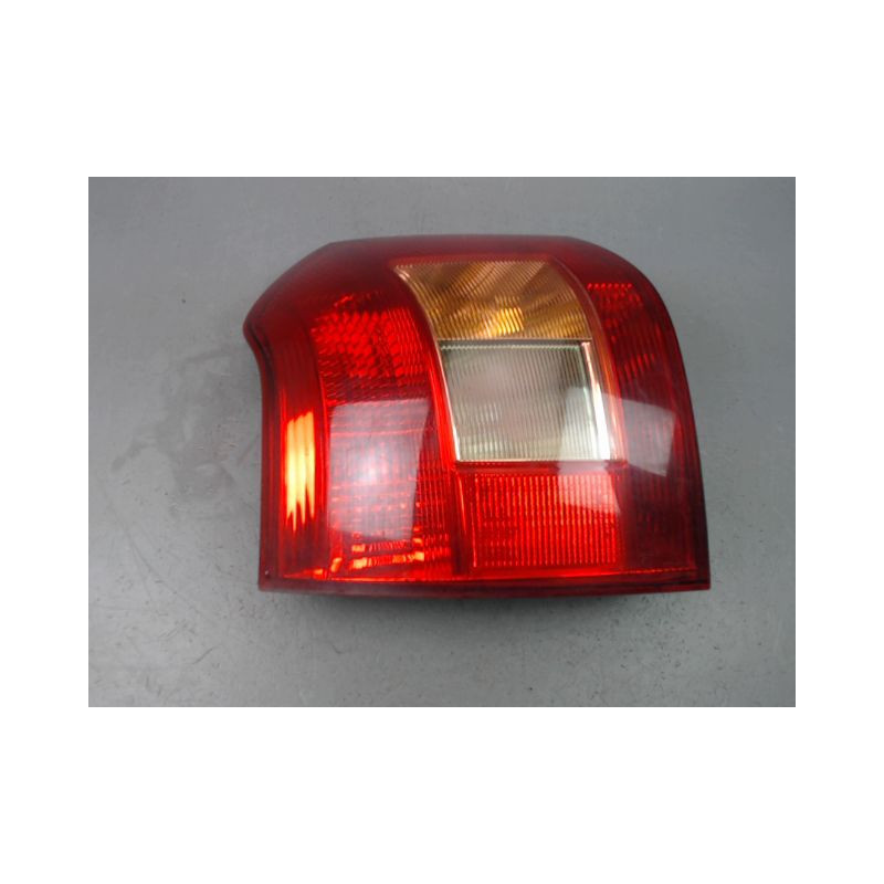 FEU ARRIERE GAUCHE  TOYOTA COROLLA X PHASE 1 2002-2004