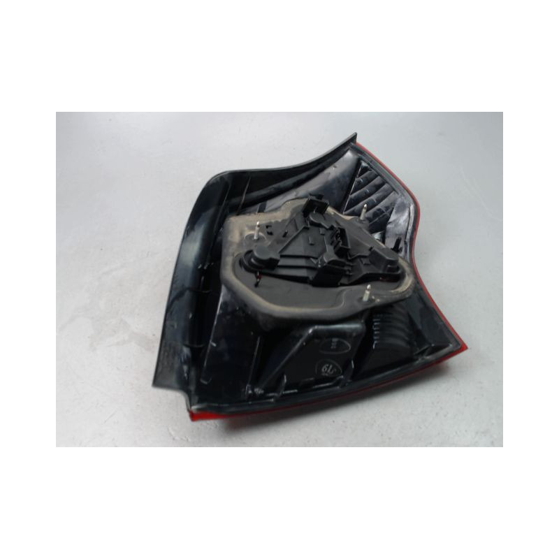 FEU ARRIERE GAUCHE  TOYOTA COROLLA X PHASE 1 2002-2004