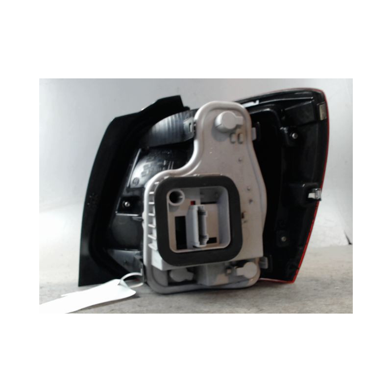 FEU ARRIERE GAUCHE  VOLKSWAGEN POLO 2005-