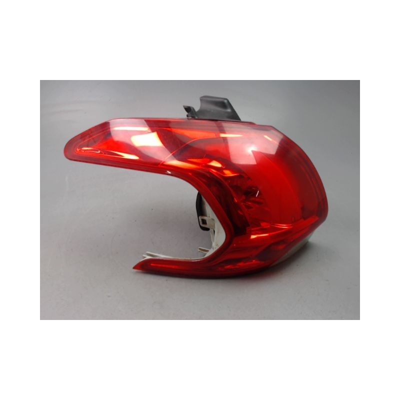 FEU ARRIERE GAUCHE  PEUGEOT 2008 Phase 1 2013-...