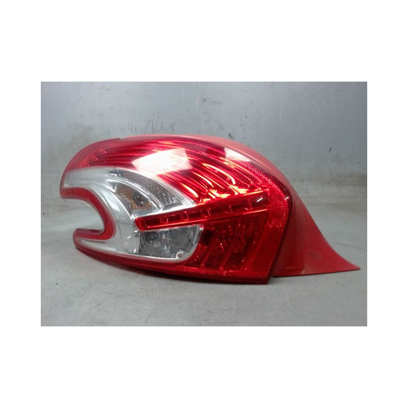 FEU ARRIERE GAUCHE  PEUGEOT 208