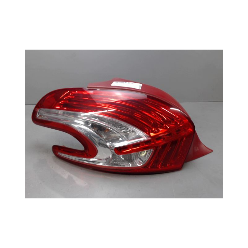 FEU ARRIERE GAUCHE  PEUGEOT 208