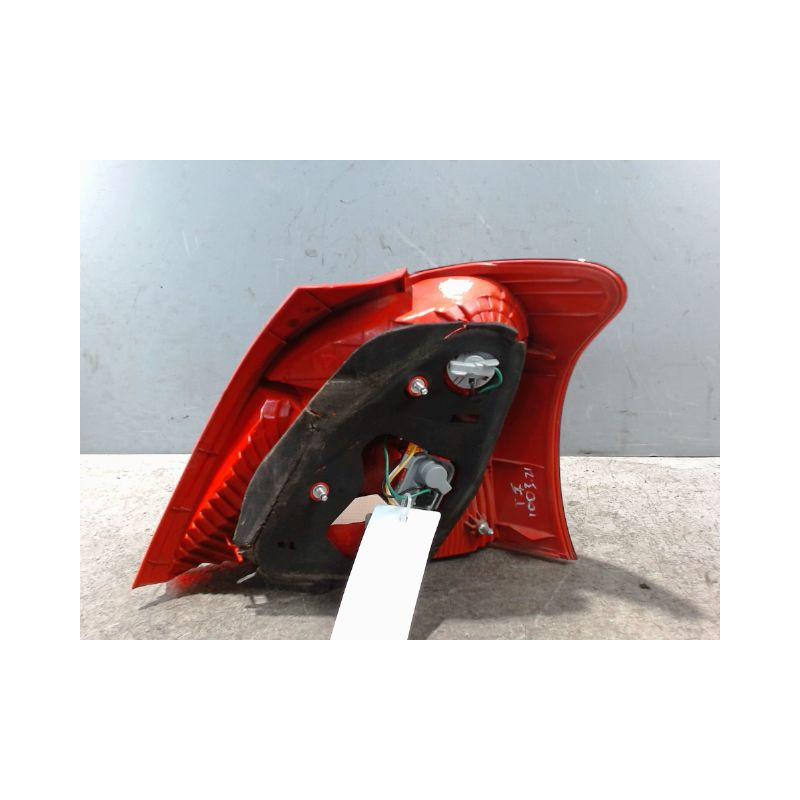 FEU ARRIERE GAUCHE  TOYOTA YARIS 2005-