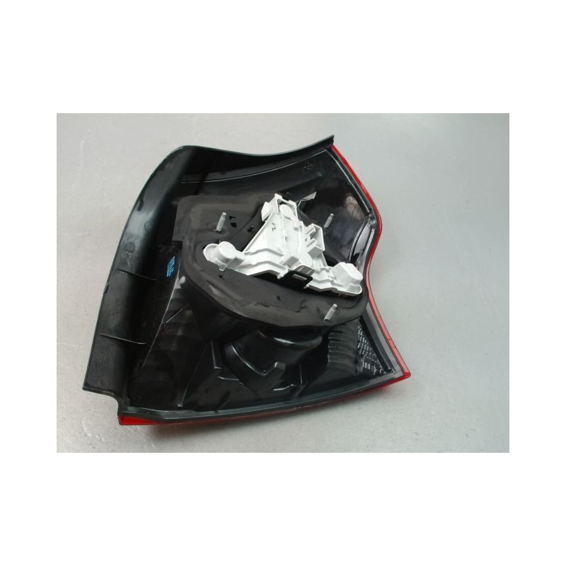 FEU ARRIERE GAUCHE  TOYOTA COROLLA X Phase 2 2004-2007