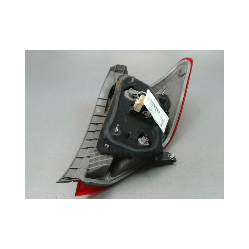 FEU ARRIERE GAUCHE  TOYOTA YARIS 2005-