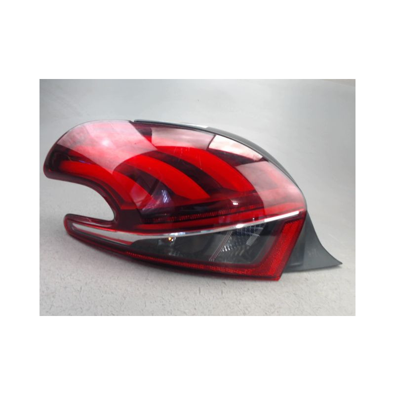 FEU ARRIERE GAUCHE  PEUGEOT 208