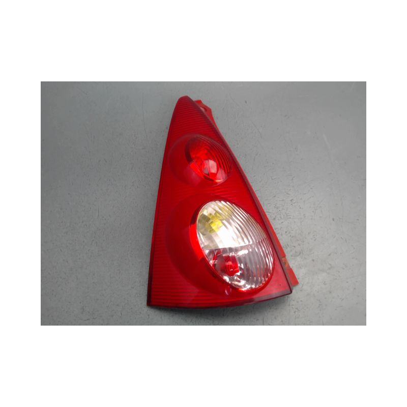 FEU ARRIERE GAUCHE  PEUGEOT 107