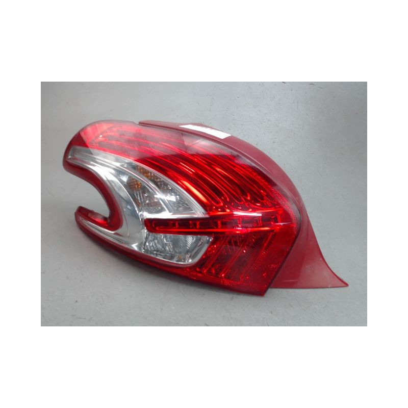 FEU ARRIERE GAUCHE  PEUGEOT 208