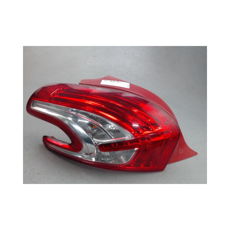 FEU ARRIERE GAUCHE  PEUGEOT 208