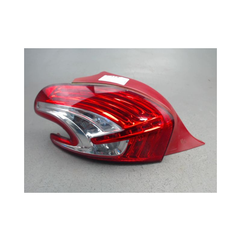 FEU ARRIERE GAUCHE  PEUGEOT 208