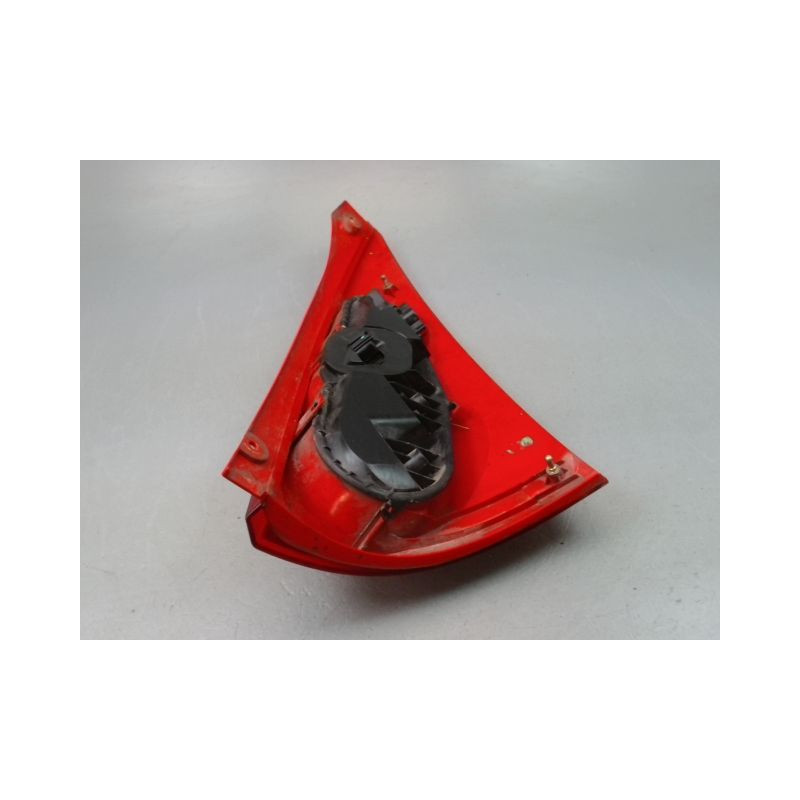 FEU ARRIERE GAUCHE  PEUGEOT 107 Phase 1 2005-2008