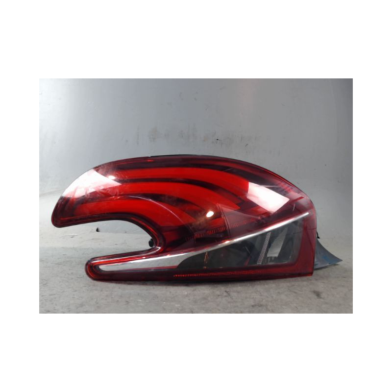 FEU ARRIERE GAUCHE  PEUGEOT 208