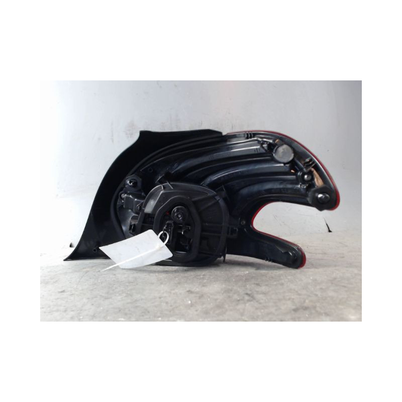 FEU ARRIERE GAUCHE  PEUGEOT 208